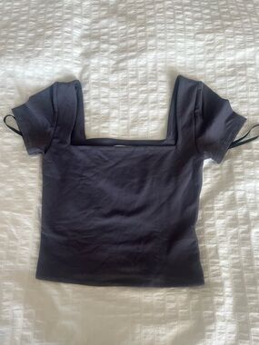 Aritzia Babaton Contour Square Neck Cropped T-Shirt